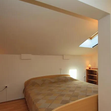 Apartment Gervaisova Iv *